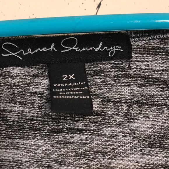 💜Three Quarter Length T Shirt with Lace Shoulder - Picture 3 of 3